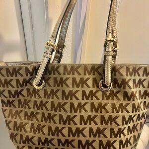 Pristine Michael Kors signature handbag
